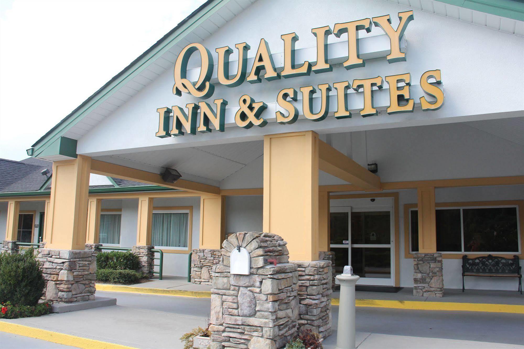 Quality Inn & Suites Biltmore East Asheville Exterior photo